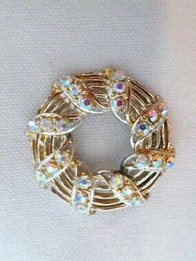 💚5/$25 Vintage 1960s AB Crystal Gold Ton Brooch